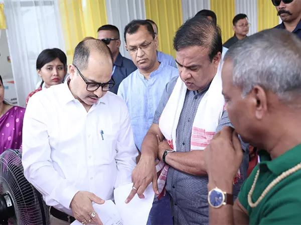 असम के CM हिमंत बिस्वा सरमा ने गोलाघाट में स्थित पूर्व चीनी मिल की साइट का किया निरीक्षण असम के CM हिमंत बिस्वा सरमा ने गोलाघाट में स्थित पूर्व चीनी मिल की साइट का किया निरीक्षण