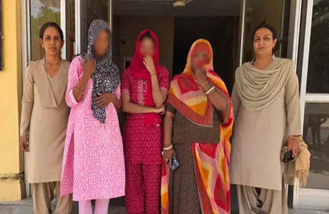 अजमेर में तीन बांग्लादेशी महिलाएं डिटेन, अब तक 38 पर हुई कार्रवाई अजमेर में तीन बांग्लादेशी महिलाएं डिटेन, अब तक 38 पर हुई कार्रवाई