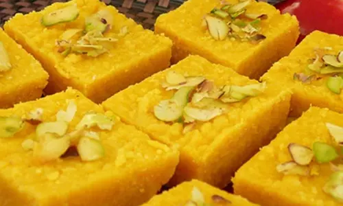 Mango Malai Barfi: इस लाजवाब मिठाई में कुछ खास