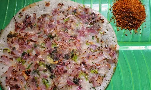 Onion Uttapam: नाश्ते में बनाएं टेस्टी डिश