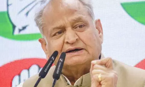 केंद्र सरकार को साफ करना चाहिए कि भारत-पाकिस्तान के बीच कोई तीसरा व्यक्ति नहीं चाहिए : अशोक गहलोत