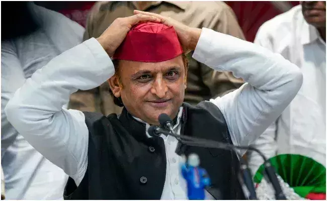 Lucknow: सपा प्रमुख अखिलेश को मानहानि का नोटिस, तीन पर कार्रवाई की तैयारी Lucknow: सपा प्रमुख अखिलेश को मानहानि का नोटिस, तीन पर कार्रवाई की तैयारी