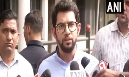 आदित्य ठाकरे ने BJP पर पाकिस्तान मुद्दे पर राजनीति करने का आरोप लगाया आदित्य ठाकरे ने BJP पर पाकिस्तान मुद्दे पर राजनीति करने का आरोप लगाया
