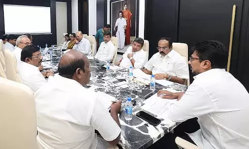 20 लाख कॉलेज छात्रों को लैपटॉप: Deputy CM ने परियोजना में तेजी लाने के निर्देश दिए 20 लाख कॉलेज छात्रों को लैपटॉप: Deputy CM ने परियोजना में तेजी लाने के निर्देश दिए