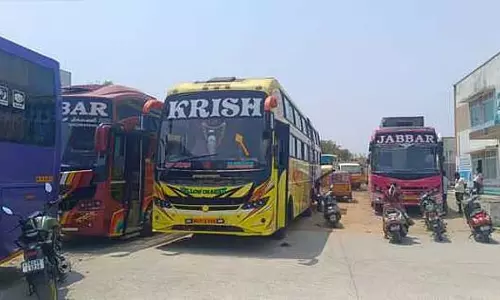 गर्मी की छुट्टियां: ओमनी बस का किराया कई गुना बढ़ा गर्मी की छुट्टियां: ओमनी बस का किराया कई गुना बढ़ा