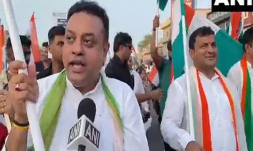 उपमुख्यमंत्री प्रवती परिदा, सांसद संबित पात्रा ने Puri में तिरंगा यात्रा में हिस्सा लिया