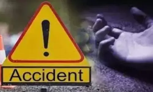 Mirzapur: सड़क दुर्घटना में पिता की मौत, पुत्रों की हालत नाजुक Mirzapur: सड़क दुर्घटना में पिता की मौत, पुत्रों की हालत नाजुक