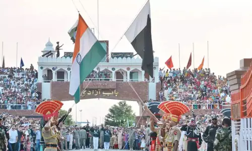 New Delhi: तीनों सीमाओं पर आज से फिर गूंजेगा रिट्रीट सेरेमनी का जोश