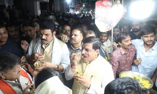 Indore: मुख्यमंत्री यादव ने मंत्रियों संग आधी रात को किया सराफा फूड टूर