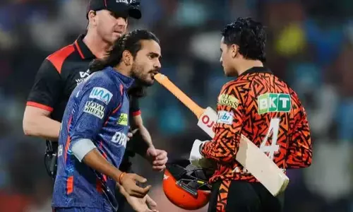 अब सब ठीक है...: SRH के सलामी बल्लेबाज अभिषेक ने LSG के दिग्वेश राठी के साथ विवाद पर कहा अब सब ठीक है...: SRH के सलामी बल्लेबाज अभिषेक ने LSG के दिग्वेश राठी के साथ विवाद पर कहा