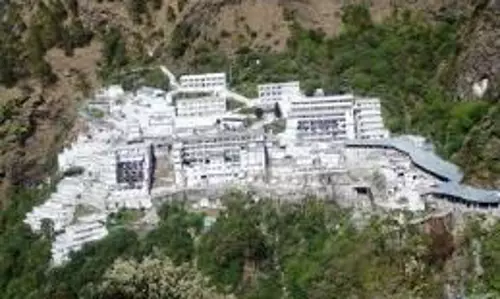 Jammu Kashmir: माता वैष्णो देवी और श्री अमरनाथ श्राइन बोर्ड को लेकर एलजी सिन्हा का अहम फैसला Jammu Kashmir: माता वैष्णो देवी और श्री अमरनाथ श्राइन बोर्ड को लेकर एलजी सिन्हा का अहम फैसला