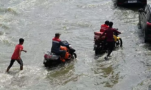 बेंगलुरू में बारिश का कहर: तीन की मौत