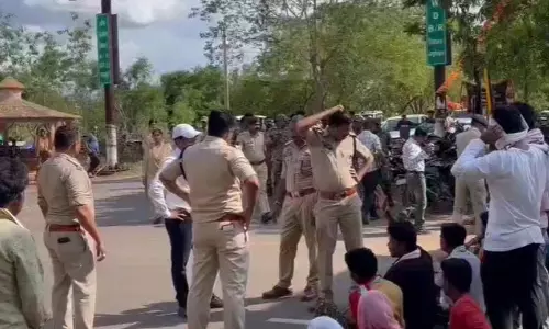एसडीएम ने अवैध नाका को किया सील, ग्रामीणों का हंगामा