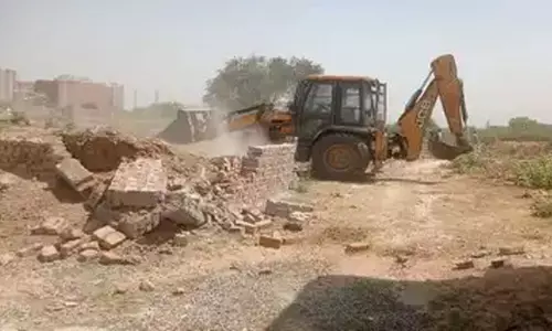 Noida: भूमाफियाओं पर सख्त कार्रवाई, 150 अवैध इमारतों को चिन्हित किया गया Noida: भूमाफियाओं पर सख्त कार्रवाई, 150 अवैध इमारतों को चिन्हित किया गया
