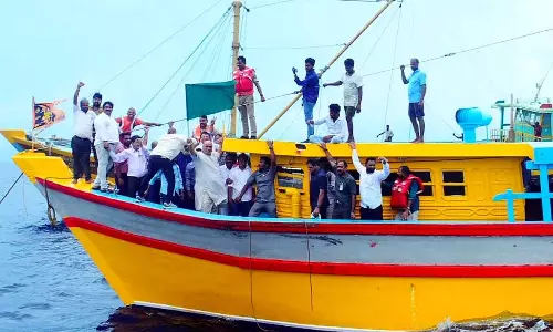 Visakhapatnam में मछुआरों की आजीविका को बढ़ावा देने के लिए कृत्रिम रीफ परियोजना शुरू की