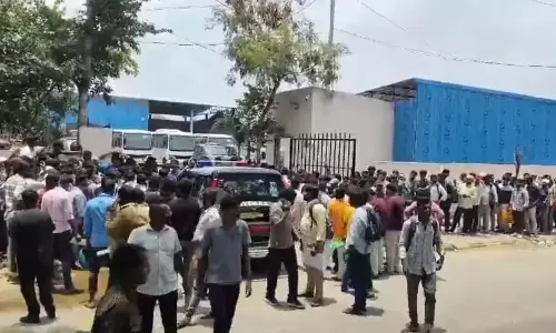HYDRAA कार्यालय में ड्राइवर पदों के लिए युवाओं की कतार लगी HYDRAA कार्यालय में ड्राइवर पदों के लिए युवाओं की कतार लगी