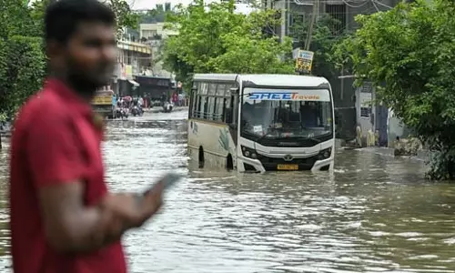 Bengaluru: नगर निगम पर सड़कों की लापरवाही के लिए ₹50 लाख का मुकदमा Bengaluru: नगर निगम पर सड़कों की लापरवाही के लिए ₹50 लाख का मुकदमा