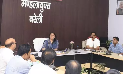 Bareilly: कमिश्नर सौम्या अग्रवाल ने तीन सौ बेड अस्पताल को पीपीपी मोड में चलाने की तैयारी परखी Bareilly: कमिश्नर सौम्या अग्रवाल ने तीन सौ बेड अस्पताल को पीपीपी मोड में चलाने की तैयारी परखी