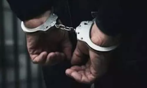 Goa में जमीन पर दावा करने के लिए पिता के जाली हस्ताक्षर करने के आरोप में व्यक्ति गिरफ्तार Goa में जमीन पर दावा करने के लिए पिता के जाली हस्ताक्षर करने के आरोप में व्यक्ति गिरफ्तार
