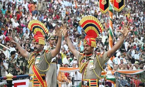 BSF आज से पंजाब सीमा पर तीनों संयुक्त चौकियों पर रिट्रीट समारोह फिर से शुरू करेगी