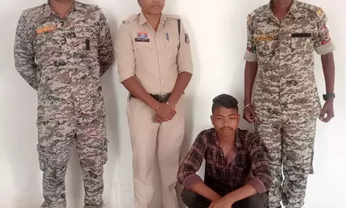 घर के बाड़ी में महुआ शराब बनाने वाला गिरफ्तार घर के बाड़ी में महुआ शराब बनाने वाला गिरफ्तार