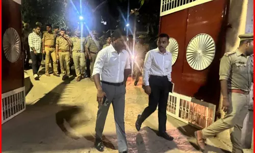 महंत के घर करोड़ों की चोरी हुई, इलाके में हड़कंप, DCP फोर्स के साथ मौके पर पहुंचे महंत के घर करोड़ों की चोरी हुई, इलाके में हड़कंप, DCP फोर्स के साथ मौके पर पहुंचे