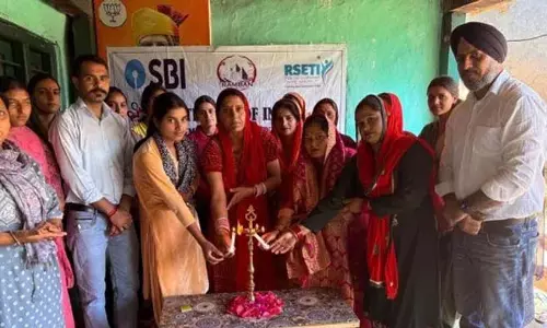 SBI RSETI ने हल्दानु-रामबन गांव में महिलाओं के लिए सिलाई प्रशिक्षण आयोजित किया SBI RSETI ने हल्दानु-रामबन गांव में महिलाओं के लिए सिलाई प्रशिक्षण आयोजित किया