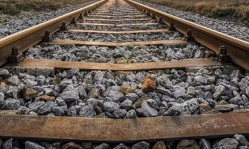 UP : हरदोई में दो ट्रेनों को पटरी से उतारने की कोशिश नाकाम UP : हरदोई में दो ट्रेनों को पटरी से उतारने की कोशिश नाकाम