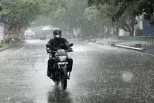Kerala में अगले पांच दिनों तक भारी बारिश की संभावना, 8 जिलों में ऑरेंज अलर्ट Kerala में अगले पांच दिनों तक भारी बारिश की संभावना, 8 जिलों में ऑरेंज अलर्ट
