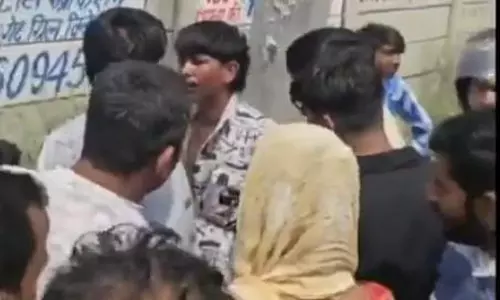 Ghaziabad: होटल कर्मचारी से मारपीट, महिलाओं ने भी किया जमकर प्रहार