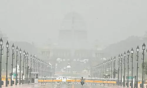 Delhi Pollution: राजधानी में सांस लेना मुश्किल, जहरीली हवा से राहत नहीं Delhi Pollution: राजधानी में सांस लेना मुश्किल, जहरीली हवा से राहत नहीं