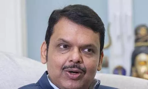 Mumbai: फसल लोन में CIBIL स्कोर मांगने पर फडणवीस नाराज़ Mumbai: फसल लोन में CIBIL स्कोर मांगने पर फडणवीस नाराज़