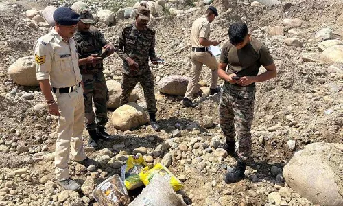 Nurpur में चक्की नाले में जिंदा ग्रेनेड मिला, निष्क्रिय किया गया Nurpur में चक्की नाले में जिंदा ग्रेनेड मिला, निष्क्रिय किया गया