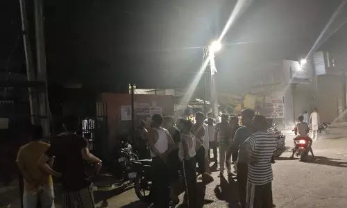 Haryana : लंबे समय तक बिजली कटौती से सिरसा निवासियों की नींद उड़ी Haryana : लंबे समय तक बिजली कटौती से सिरसा निवासियों की नींद उड़ी