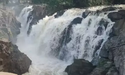 भारी बारिश के कारण Hogenakkal में कावेरी जल प्रवाह में अचानक वृद्धि