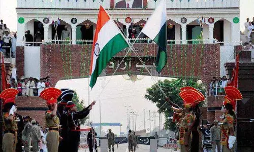 Attari-Wagah सीमा पर रिट्रीट समारोह 21 मई से आम जनता के लिए फिर से शुरू Attari-Wagah सीमा पर रिट्रीट समारोह 21 मई से आम जनता के लिए फिर से शुरू