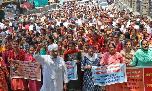 Mandi में विरोध प्रदर्शन से जल विवाद उजागर