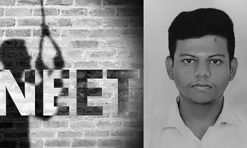 NEET परीक्षा में फेल होने के डर से सलेम के छात्र ने फांसी लगाकर की आत्महत्या NEET परीक्षा में फेल होने के डर से सलेम के छात्र ने फांसी लगाकर की आत्महत्या