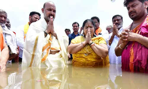 Telangana: बंदी ने सरस्वती पुष्करालु के लिए और अधिक धनराशि की मांग की Telangana: बंदी ने सरस्वती पुष्करालु के लिए और अधिक धनराशि की मांग की