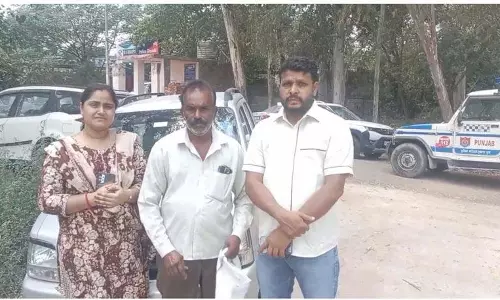 व्यक्ति ने University परिसर में बेटी की आत्महत्या के लिए प्रोफेसर को जिम्मेदार ठहराया