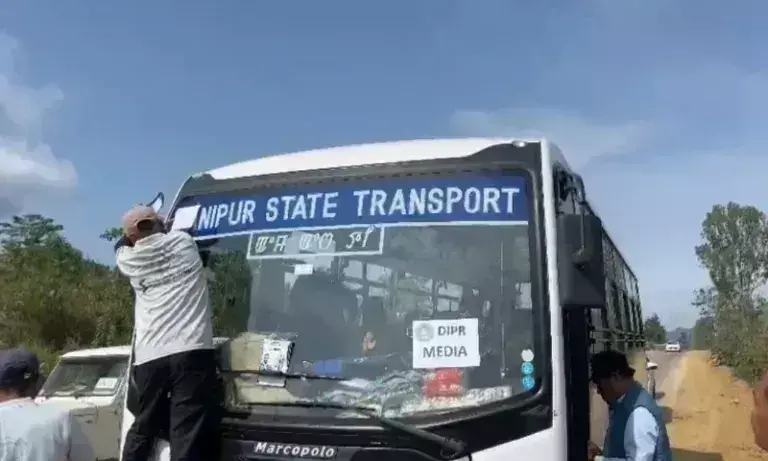 Manipur चिन्ह वाली बस पर रोक, शिरुई महोत्सव से लौटे पत्रकार