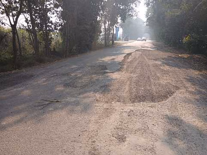 Shamli: टेंडर के बिना सड़क निर्माण पर लगी रोक, जांच के आदेश