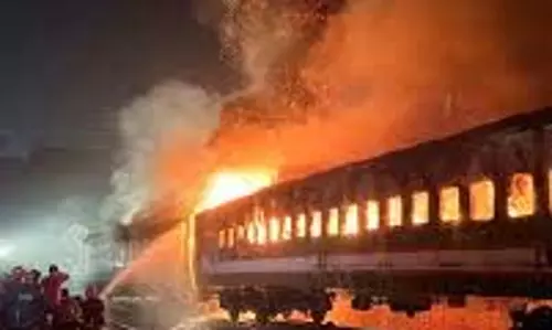 Bihar:सिलीगुड़ी से मालदा टाऊन जा रही ट्रेन के इंजन में लगी भीषण की जानिये वजह