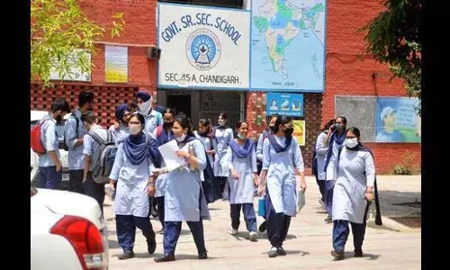 Chandigarh: सरकारी स्कूलों में अब खेल प्रशिक्षण की शुरुआत Chandigarh: सरकारी स्कूलों में अब खेल प्रशिक्षण की शुरुआत