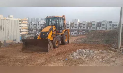 हाइड्रा ने Puppalaguda में अवैध निर्माणों को ध्वस्त किया हाइड्रा ने Puppalaguda में अवैध निर्माणों को ध्वस्त किया