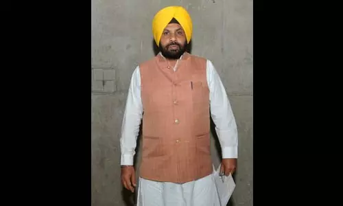 Kharar: बिजली दफ्तर निरीक्षण के बाद JE का तबादला Kharar: बिजली दफ्तर निरीक्षण के बाद JE का तबादला