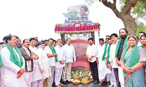 Telangana : माछाराम में इंदिरा सौरगिरि जल विकासम योजना की शुरुआत की