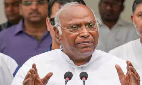 BIG BREAKING: कांग्रेस के बड़े नेता ने ऑपरेशन सिंदूर को छोटा युद्ध बताया, केंद्र पर बड़ा आरोप BIG BREAKING: कांग्रेस के बड़े नेता ने ऑपरेशन सिंदूर को छोटा युद्ध बताया, केंद्र पर बड़ा आरोप