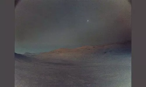 NASA रोवर ने भेजी मंगल के चांद डेमॉस की सुंदर तस्वीर NASA रोवर ने भेजी मंगल के चांद डेमॉस की सुंदर तस्वीर