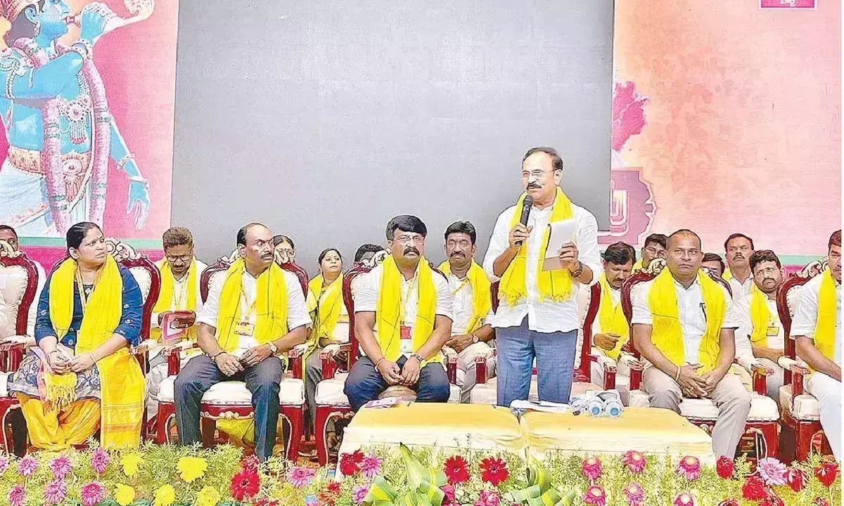 Andhra: मिनी महानदु में स्थानीय मुद्दों पर चर्चा Andhra: मिनी महानदु में स्थानीय मुद्दों पर चर्चा